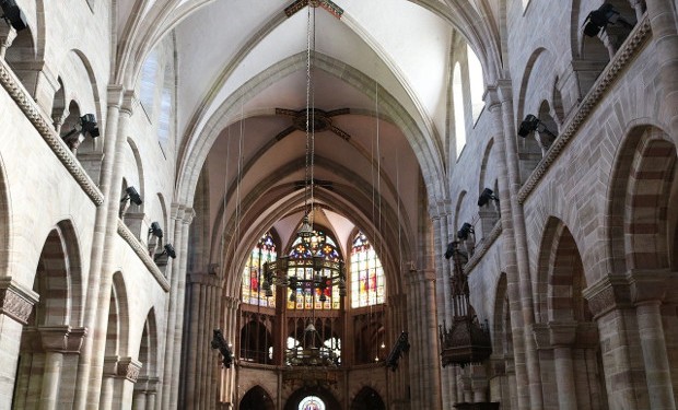 Basilea: si dimette il vescovo che voleva un Concilio sul sacerdozio delle donn
